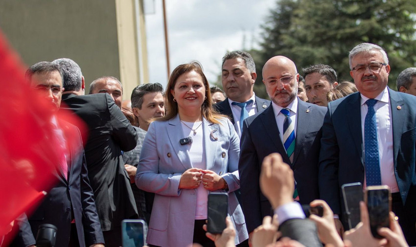 CHP'den AK Parti'ye geçti, ''Cumhurbaşkanı Erdoğan'ın önderliğinde'' deyip müjde siyasetine başladı - Resim: 4