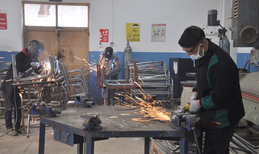 Depremzede öğrenciler üretmişti, 45 milyon TL'ye satıldı - Resim: 1