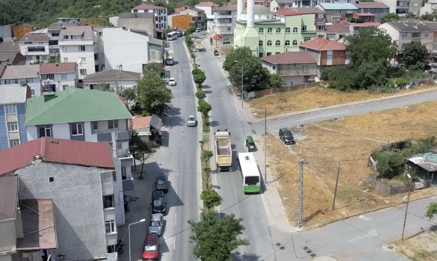İstanbul'un yeni beton ormanında hafriyat kamyonu isyanı: Mahalleyi otoyola çevirdiler! - Resim: 2