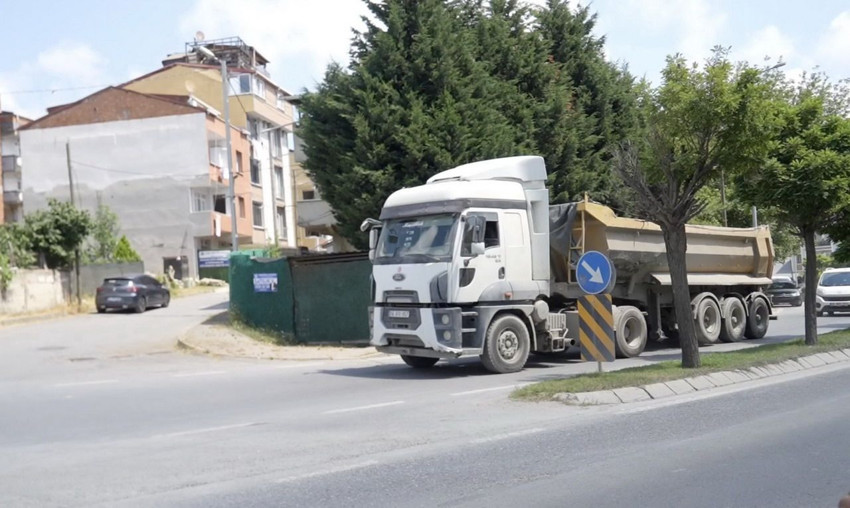 İstanbul'un yeni beton ormanında hafriyat kamyonu isyanı: Mahalleyi otoyola çevirdiler! - Resim: 4