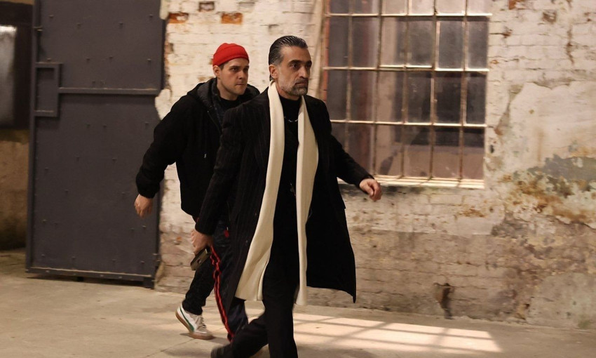 Afra Saraçoğlu ile Kenan İmirzalıoğlu'nu buluşturan A.B.İ.'den izleyicisine kötü haber! - Resim: 2