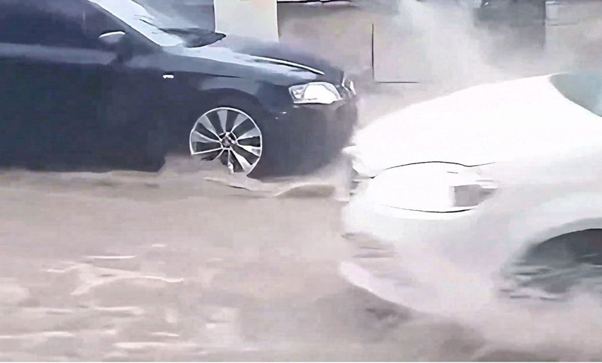 Sel suları bir ilimizi yuttu: Araçlar sulara gömüldü - Resim: 3