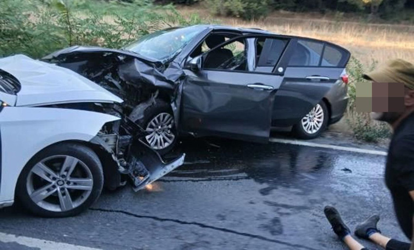 İstanbul'da 2 araç kafa kafaya çarpıştı, 2 aylık minik bebek öldü! - Resim: 4