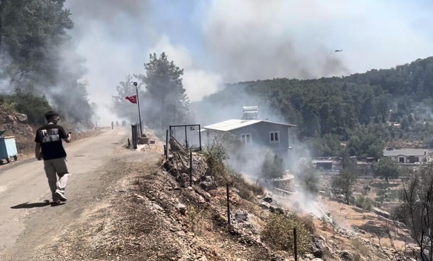 Muğla'da büyük yangın: Ormanı saran alevler evlere ulaştı - Resim: 4