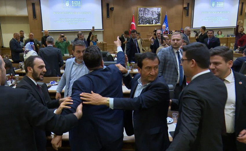 Büyükşehir Meclisi'nde ortalık bir anda karıştı - Resim: 4