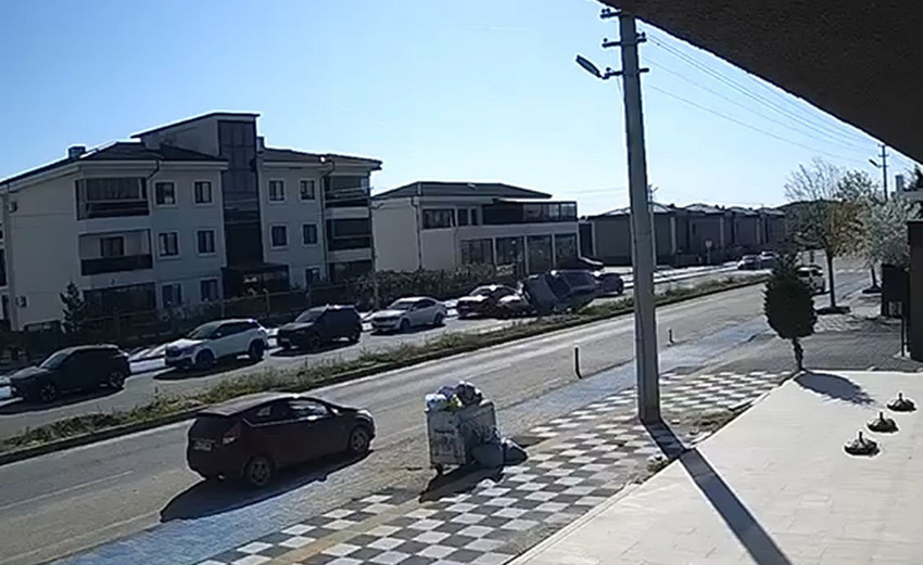 Tekirdağ'da korkunç kaza! Otomobiln 25 metre boyunca taklalar attığı kaza anı saniye saniye kamerada - Resim: 4