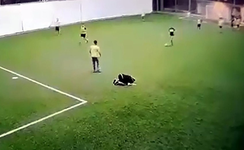 Halı sahada bir ölüm daha! Kahreden görüntüler - Resim: 1