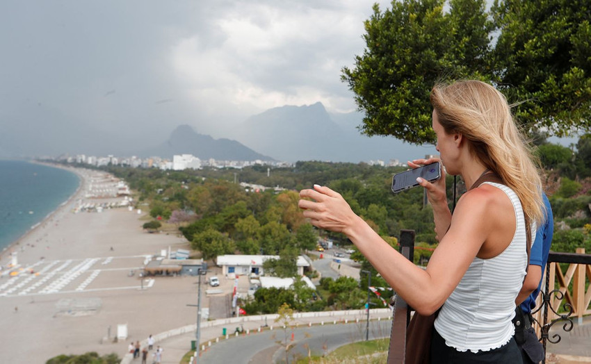 Antalya'da kadın Rus turist polis baskınına katıldı.. GPS sayesinde bulundu! - Resim: 1