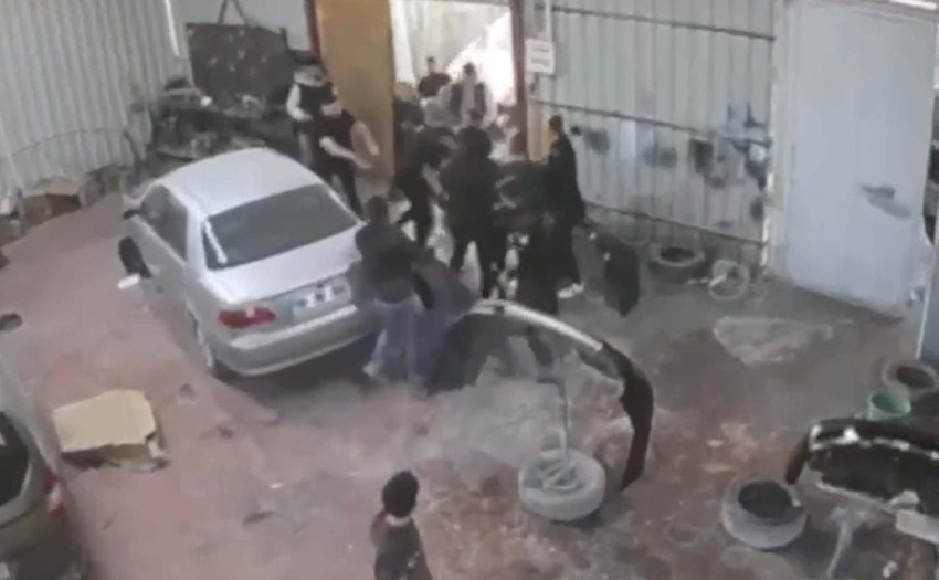 İş yeri sahibini dövüp, kompresör makinesini götürdüler - Resim: 1