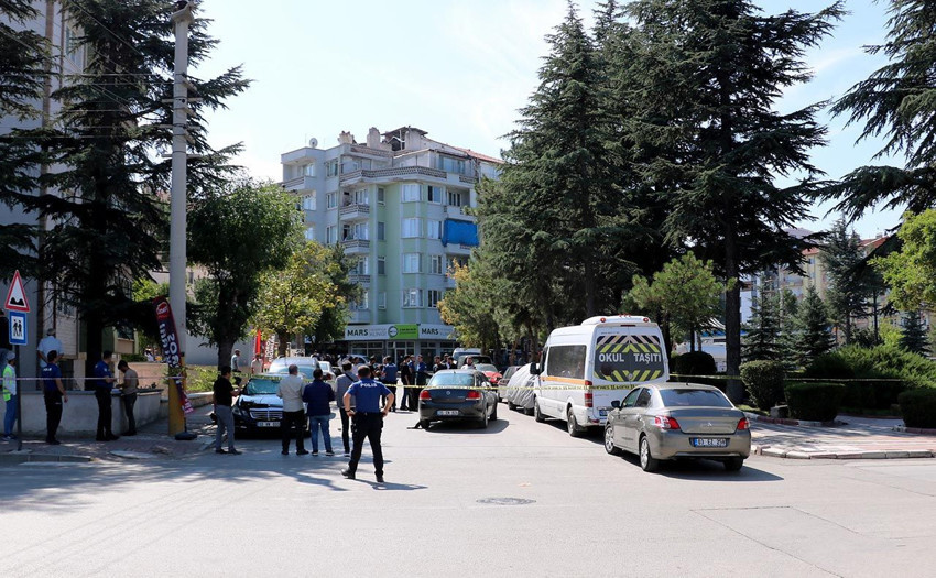 Sokak ortasında dehşet: Eşi, kayınvalidesi ve baldızına kurşun yağdırdı - Resim: 1