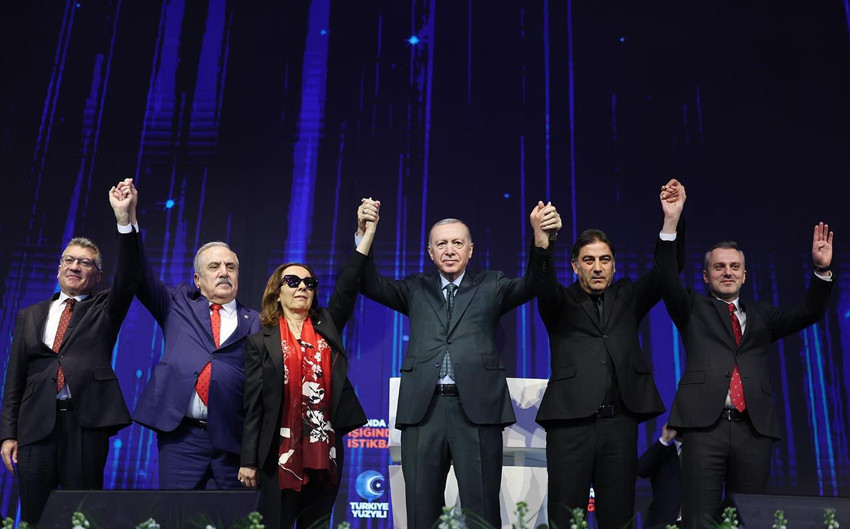 İYİ Parti ve Gelecek Partisi'nden AK Parti'ye 3 transfer - Resim: 1