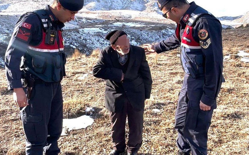 ''Ayakkabılarım çamurlu'' deyip, araca binmek istemedi... - Resim: 2