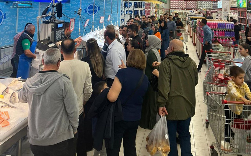 İstanbul'da ucuza hamsi izdihamı - Resim: 4