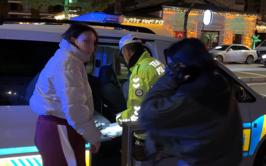 İki tekerlekli trafik canavarı bu sefer bir kadın çıktı! - Resim: 3