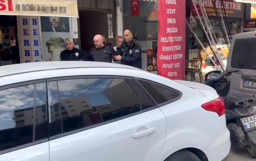 Mersin'de sokakta ''çıplak adam'' alarmı! Gözaltına alındı - Resim: 3