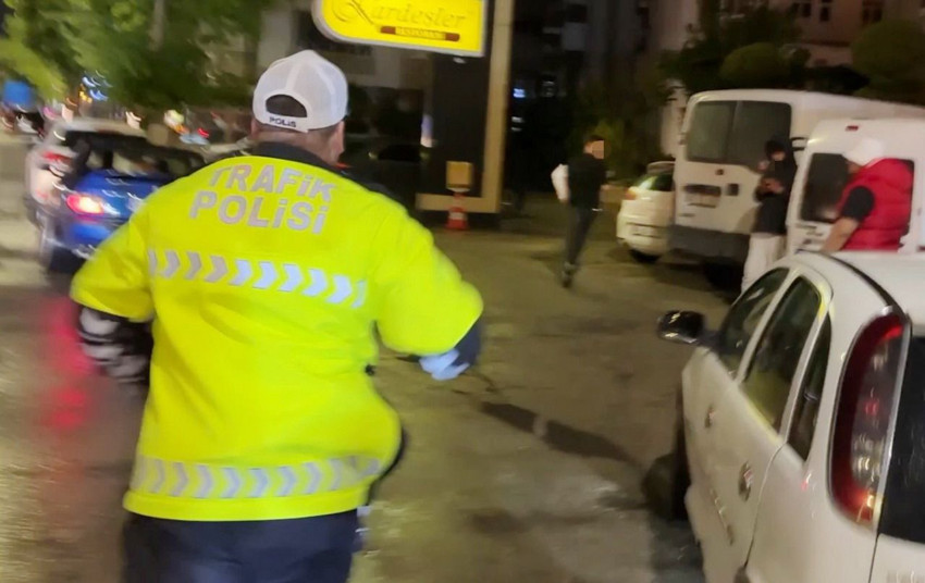 Polise önce yalvardı sonra da küfürler edip kaçmaya çalışsa da yakalandı! - Resim: 2