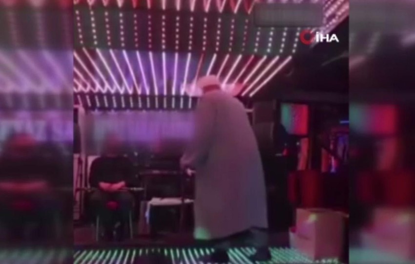 Tebliğciler yine sahnede: Pavyonda eğlenceye ''vaaz'' molası - Resim: 1