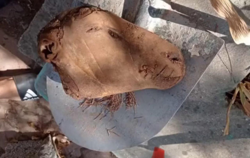 Mezarlıktan çıkanlar şoke etti: Kazmayı vurdukları her yerden büyü çıktı! - Resim: 2