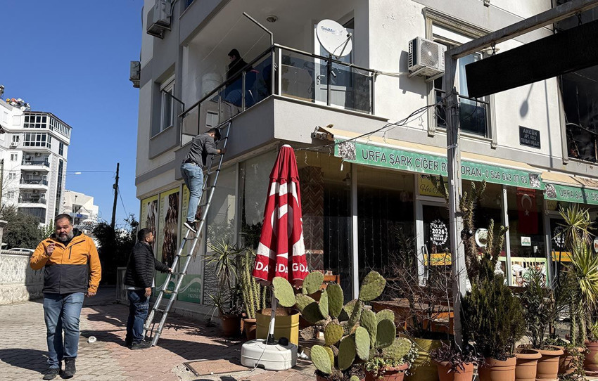 Antalya'da can pazarı! Alevlerin sardığı binada mahsur kaldılar - Resim: 4