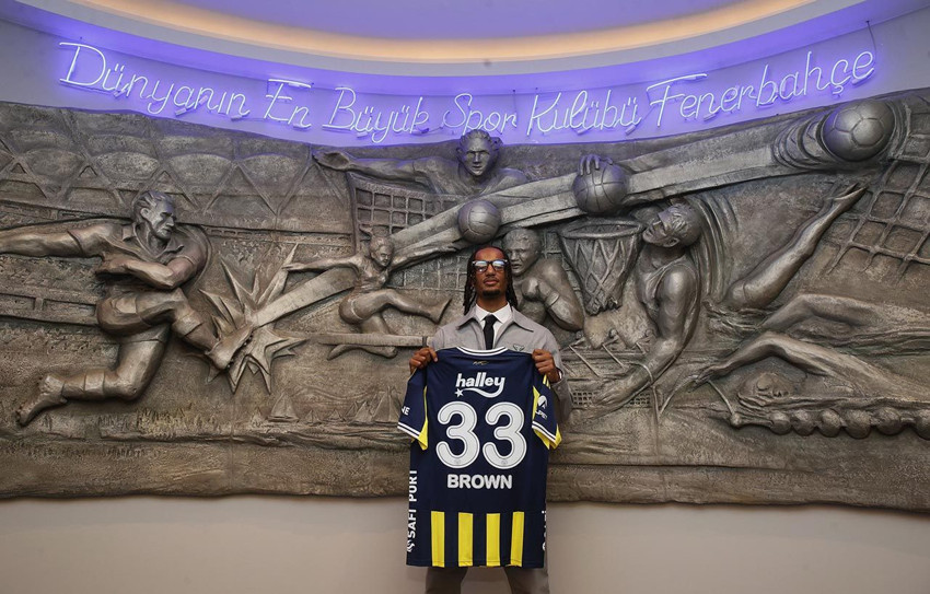Fenerbahçe'nin yeni transferi imzayı attı: Archie Brown, Fenerbahçe'de - Resim: 4