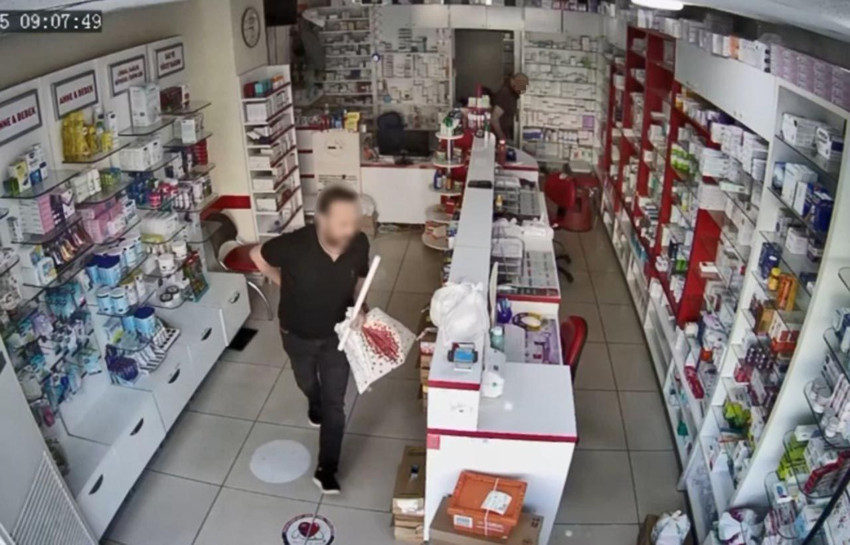 Eczacı kalfasına ''muadil ilaç'' dayağı! Önce sopa ardından bıçakla saldırdı - Resim: 3