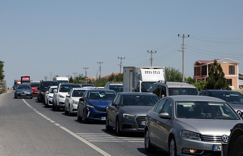 Tatilciler yola düştü; 2 il arasında trafik durma noktasına geldi - Resim: 4