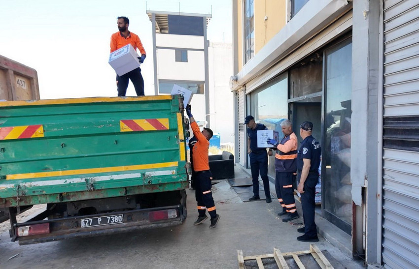 Gaziantep'te zabıta baskını: 2 ton bozuk kuru pasta imha edildi, işletme mühürlendi - Resim: 2