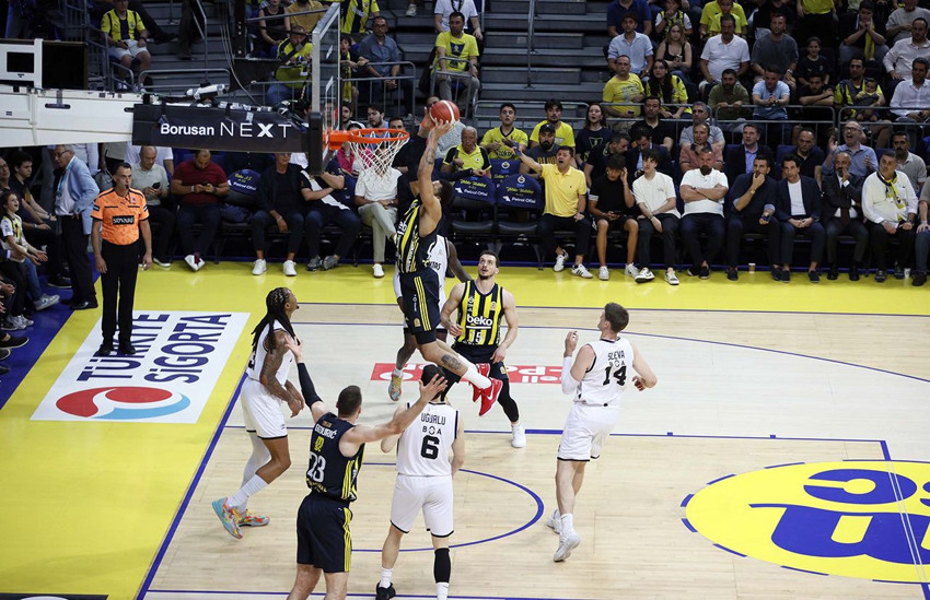 Fenerbahçe Beşiktaş'ı yenip, final serisinde 1-0 öne geçti - Resim: 3