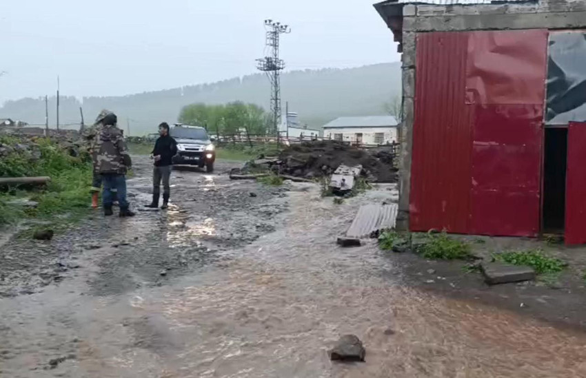 Ardahan'da sağanak yağış sele yol açtı - Resim: 2