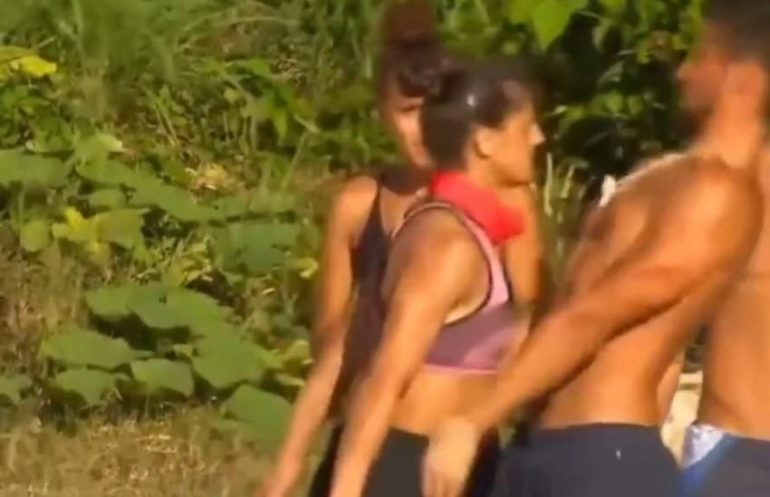 Survivor'da oyunu kaybeden kadın yarışmacı, rakibine kafa atıp burnunu kırdı - Resim: 4