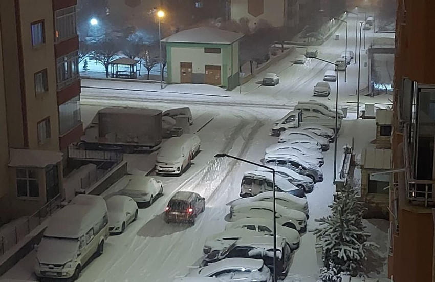 Erzurum'da kar yağışı: 3 ilçede eğitime 1 günlük ara verildi - Resim: 2