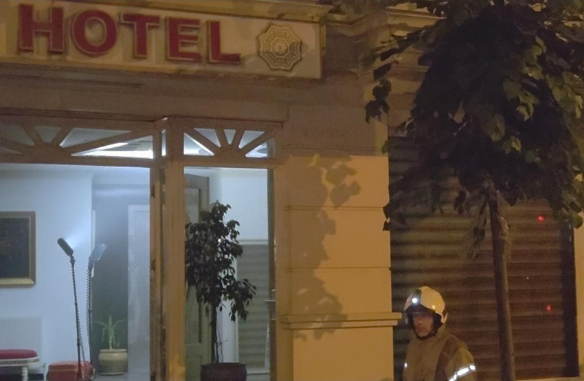 Fatih'te otel yangını: İçeride mahsur kaldılar! - Resim: 4