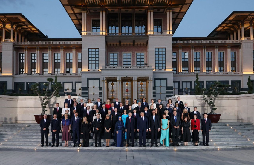 NATO Zirvesi'ndeki kriz aile fotoğrafında ortaya çıktı: İki lider arasındaki gerginlik dikkat çekti! - Resim: 2