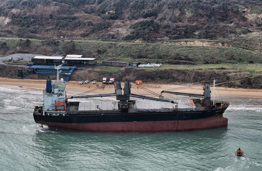 İstanbul'da plajda karaya oturan dev geminin karaya oturma nedeni belli oldu - Resim: 4