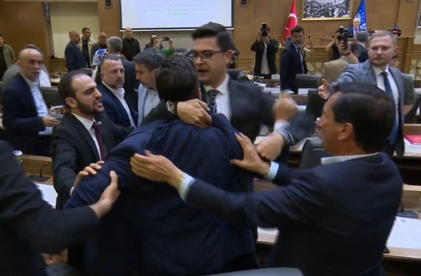 Büyükşehir Meclisi'nde ortalık bir anda karıştı - Resim: 2