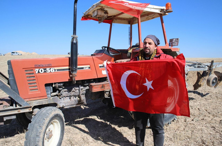 Aksaraylı çiftçiden duygulandıran adım: Tarlasını tuval gibi kullanıp Korkma yazdı! - Resim: 4