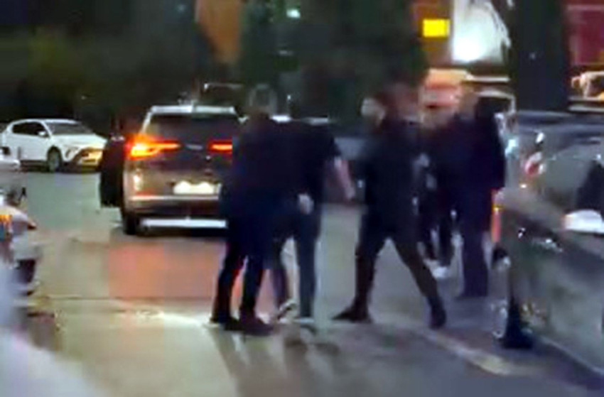 İstanbul'un dev AVM'sinde yumruk yumruğa park yeri kavgası - Resim: 2