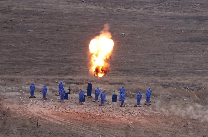 Türkiye'de bir ilk: İHA'lar sürü halinde tam isabet vurdu! - Resim: 3