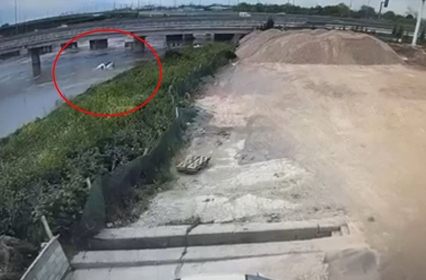 Bursa'da ''kestirme'' yol faciası: Akıntıya kapılan sürücünün cansız bedeni 6 saat sonra bulundu - Resim: 4
