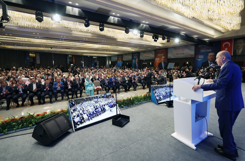 Cumhurbaşkanı Erdoğan, Sakarya'da düzenlenen AK Parti 33. İstişare ve Değerlendirme Toplantısı'nda parti teşkilatlarına saha çalışmaları için kritik talimatlar verdi. 