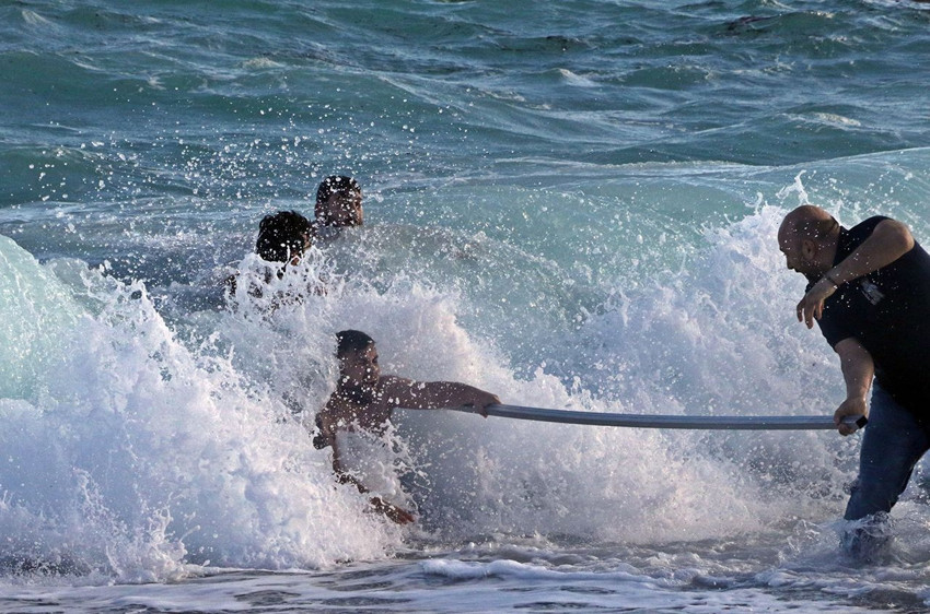 Türkiye'nin dünyaca ünlü sahilinde can pazarı: 3 kuzenden 2'si kurtarıldı 1'i boğularak can verdi! - Resim: 3