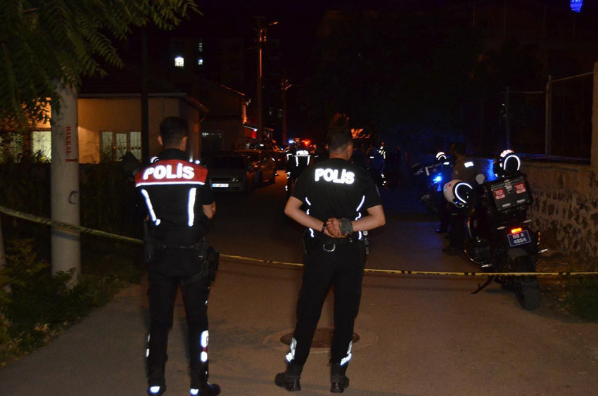 19 yaşındaki genç dehşet saçtı: Annesini, kardeşini ve komşusunu vurup, intihara kalkıştı - Resim: 4