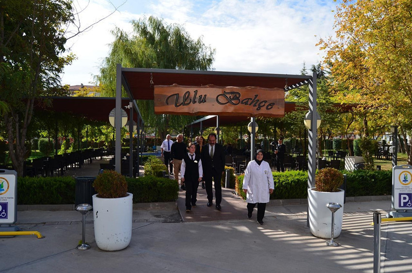 365 gün açık! Bu okul fabrika gibi çalışıyor; adeta para basıyor! - Resim: 2