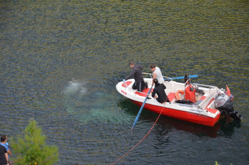 Kaza süsü vererek ailesini öldürmüştü: Türkiye'nin konuştuğu doktor ezaevinde intihar etti - Resim: 2