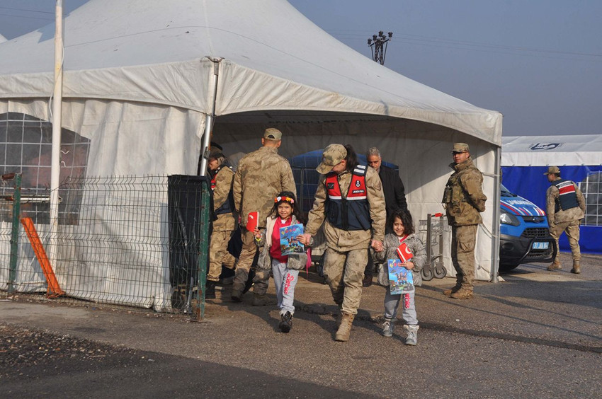 2025 yılına ülkelerinde girecekler... Türkiye - Suriye sınırında yılbaşı yoğunluğu - Resim: 3