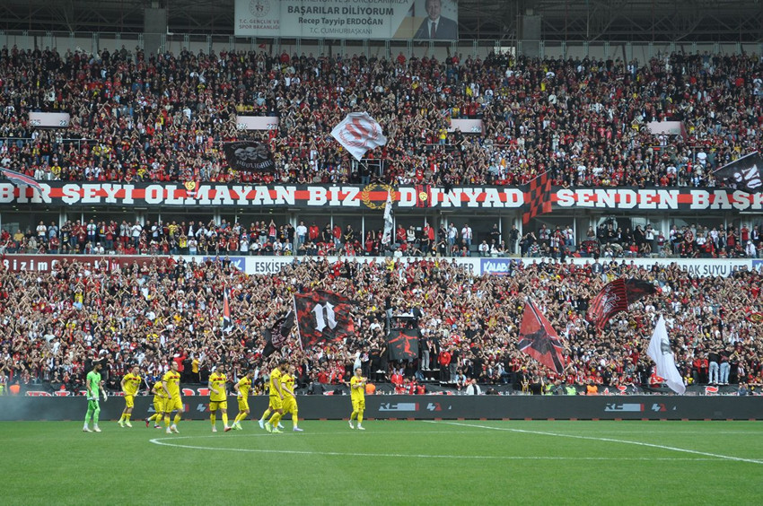 Amatör lig maçında Süper Lig takımlarını kıskandıra manzara - Resim: 3