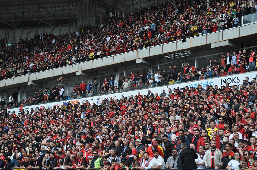Amatör lig maçında Süper Lig takımlarını kıskandıra manzara - Resim: 4