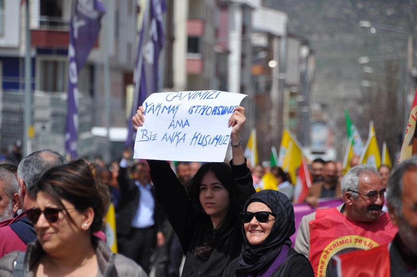 1 Mayıs yürüyüşünde işçiler ile polis arasında arbede - Resim: 4