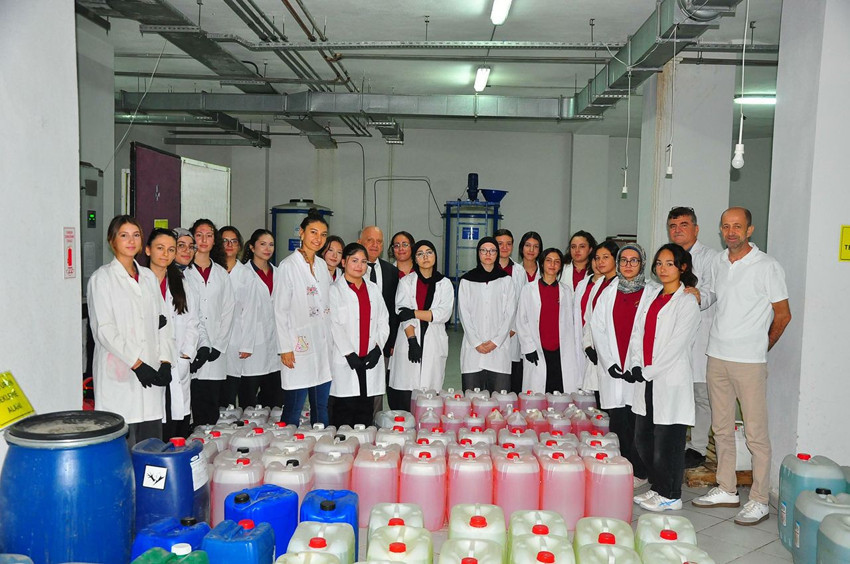 Bu lisede öğrenciler ürettikleriyle yılda 2 milyon TL ciro yapıyor - Resim: 1