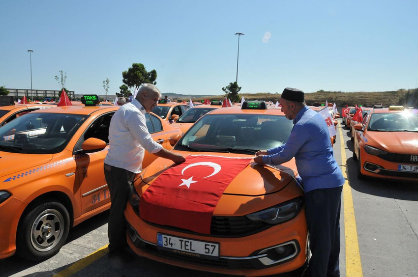 İstanbul'da taksicilerden 15 Temmuz konvoyu - Resim: 3